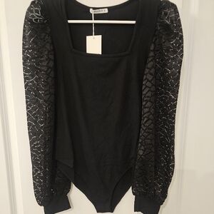 WOMEN'S SQUARE NECK LONG SLEEVE BODY SUIT.  SIZE XSM. NWT.